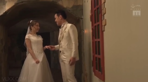 Đến dụ hôn lễ của người yêu cũ