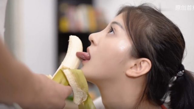 Thân hình gợi cảm ngọt nước của em gái